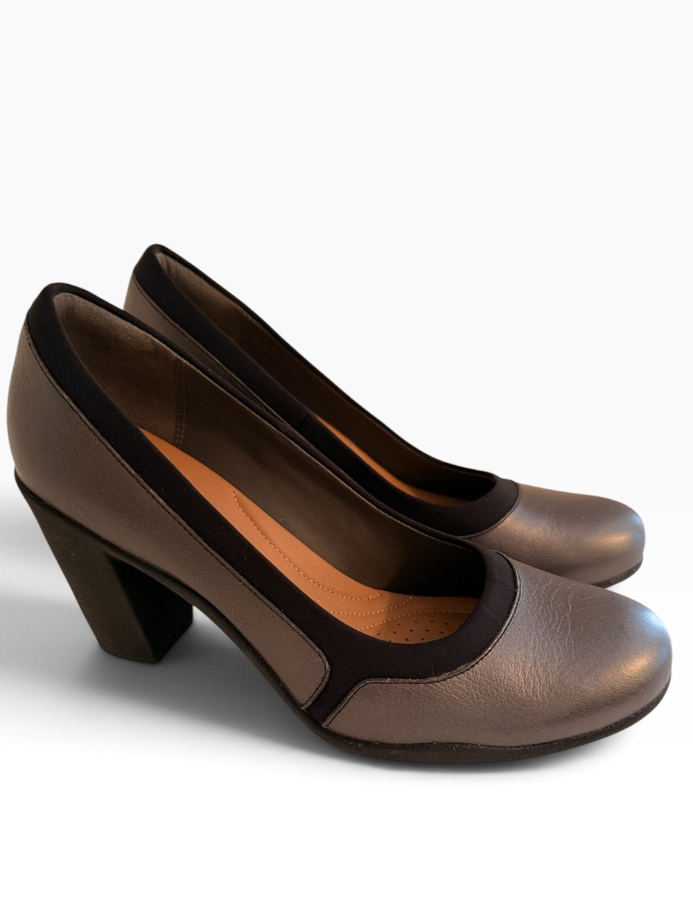 Clarks "Adya Maia" Metallic Pewter Round Toe Block Heel Pumps 7.5 NEW